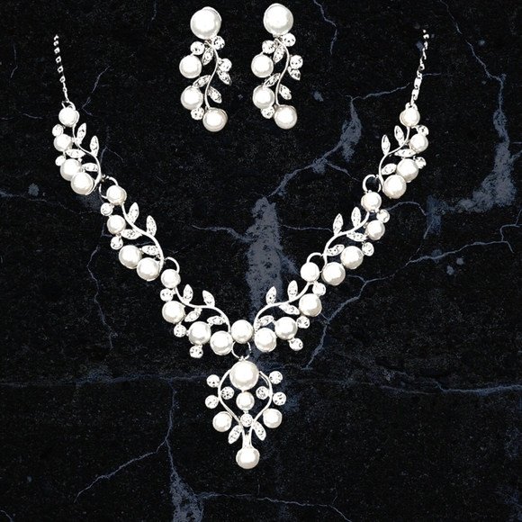 Silver plated crystal pearl necklace earrings set - Picture 7 of 13
